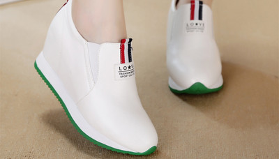 Kožne ženske tenisice sa natpisom