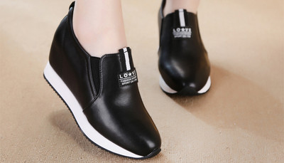 Kožne ženske tenisice sa natpisom