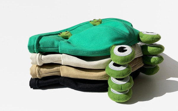 Дамска шапка с периферия и принт