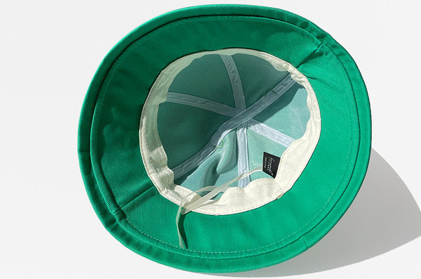 Дамска шапка с периферия и принт