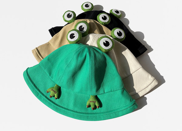 Дамска шапка с периферия и принт