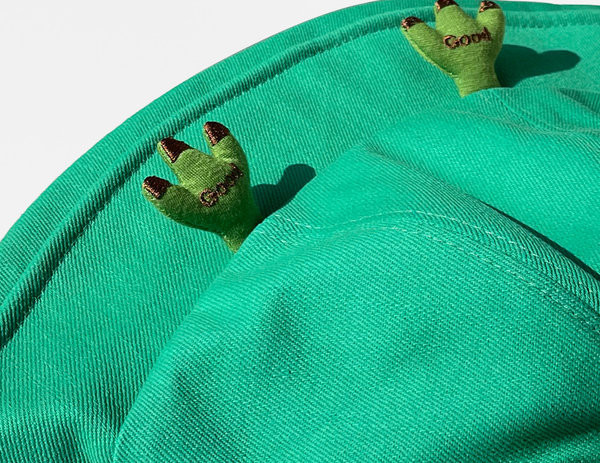 Дамска шапка с периферия и принт