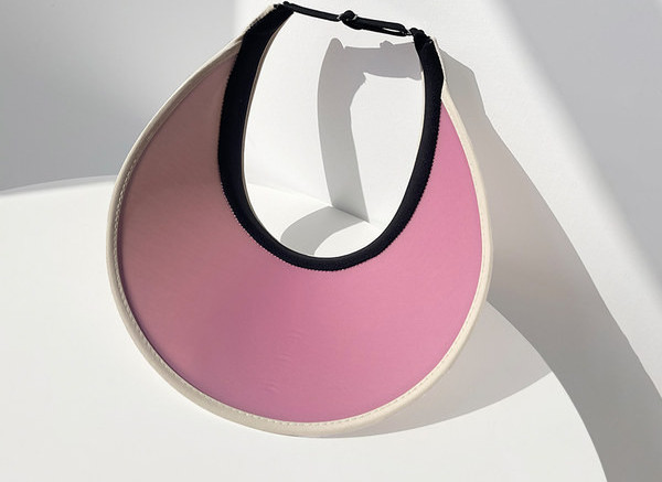 Дамска шапка с - козирка и надпис