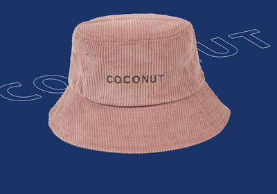 Jesenski ženski šešir sa natpisom