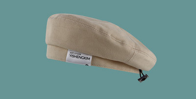 Naiste barett kirjaga