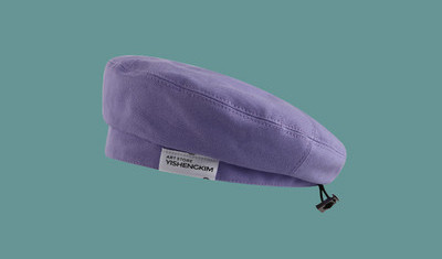 Naiste barett kirjaga