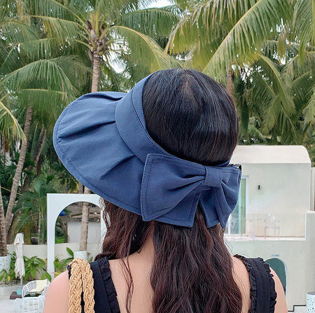 Ženska kapa za sunčanje sa šilterom i trakom