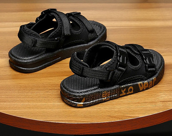 Nyári gyerekszandál mintával fiúknak