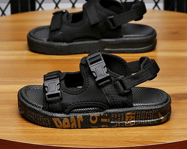 Nyári gyerekszandál mintával fiúknak