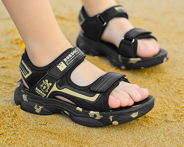 Szandál fiúknak felirattal