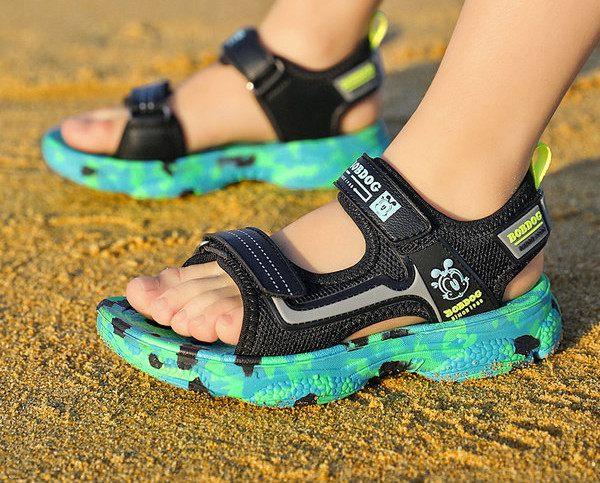 Szandál fiúknak felirattal