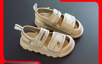 Gyerek szandál fiúknak tépőzáras foltokkal és feliratokkal