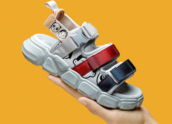 Gyerekszandál fiúknak foltokkal és kényelmes talppal