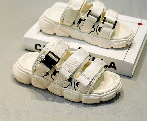 Gyerekszandál fiúknak foltokkal és kényelmes talppal