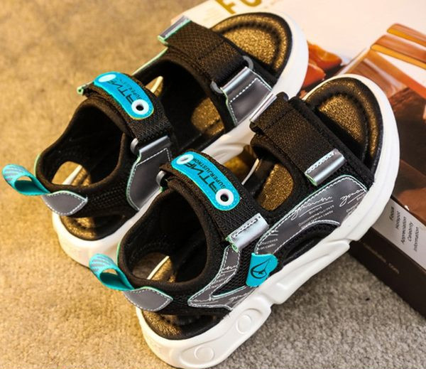 Világító gyerekszandál fiúknak