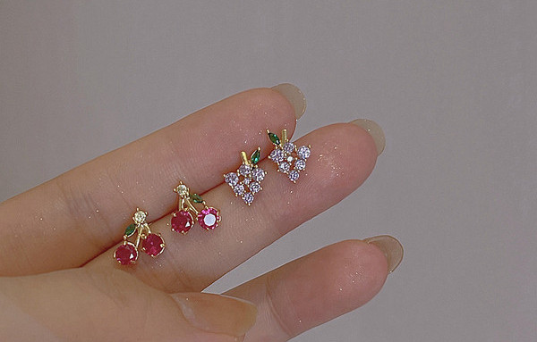 Modern női fülbevaló színes kövekkel