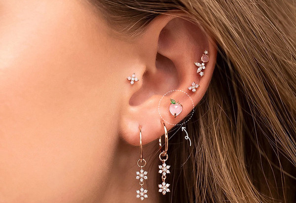 Modern női fülbevaló színes kövekkel