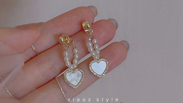 Női fülbevaló szíves medállal