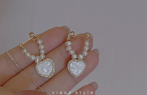 Női fülbevaló szíves medállal