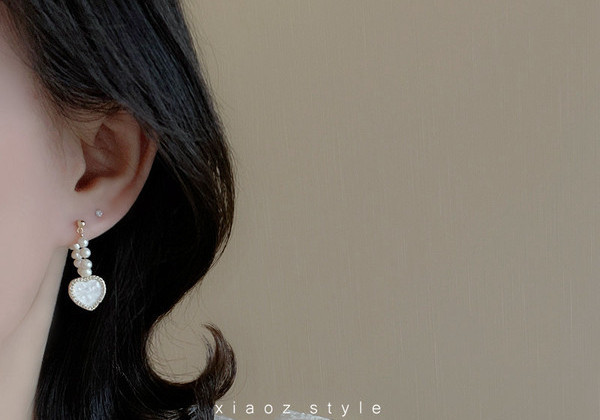 Női fülbevaló szíves medállal