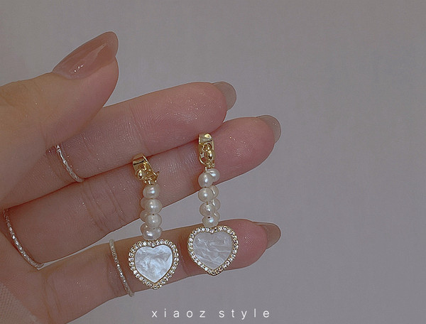 Női fülbevaló szíves medállal