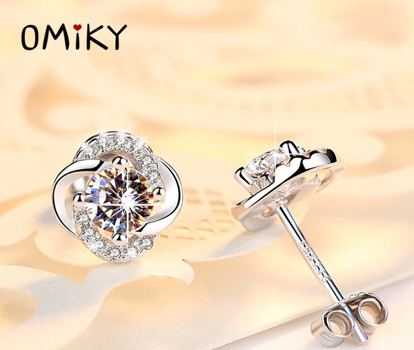 Elegáns fülbevaló díszítő kövekkel