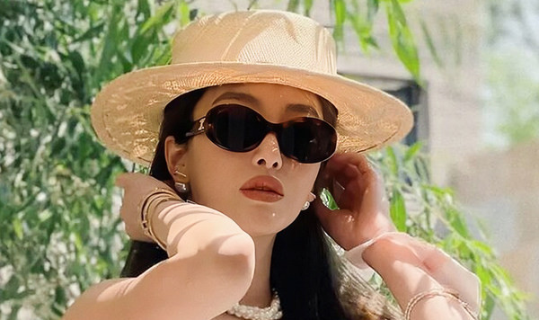 Női fülbevaló dekoratív gyöngyökkel