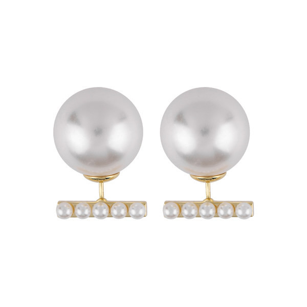 Női fülbevaló dekoratív gyöngyökkel