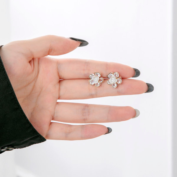 Elegáns, finom fülbevaló