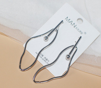 Új női fülbevaló modell ezüst színben