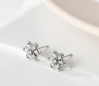 Mini díszes fülbevaló nőknek