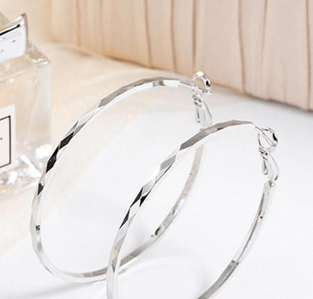 Egy új modell női fülbevaló kerek formában