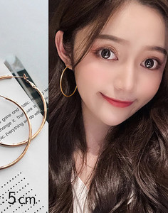 Egy új modell női fülbevaló kerek formában