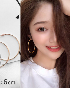 Egy új modell női fülbevaló kerek formában