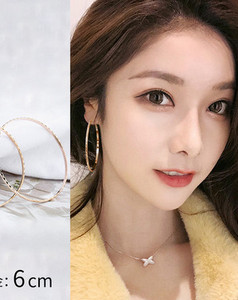 Egy új modell női fülbevaló kerek formában