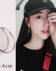 Egy új modell női fülbevaló kerek formában