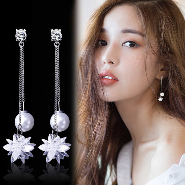 Hosszú, elegáns női fülbevaló