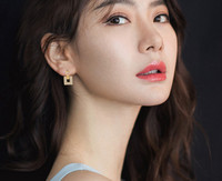 Négyzet alakú női arany fülbevaló