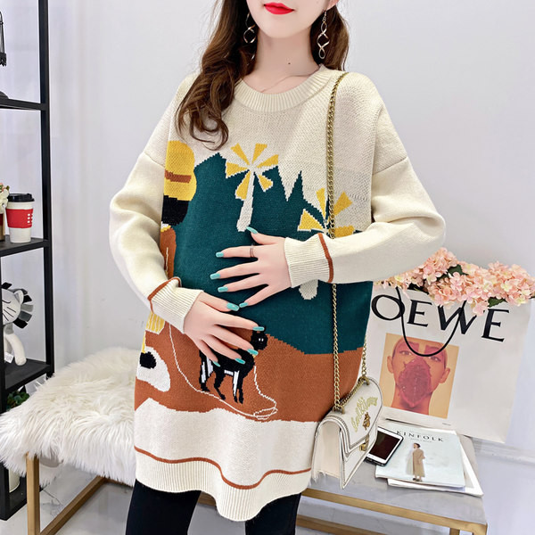 Широк дамски пуловер с овално деколте за бременни