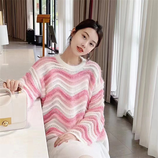 Ριγέ πουλόβερ εγκυμοσύνης με οβάλ λαιμόκοψη