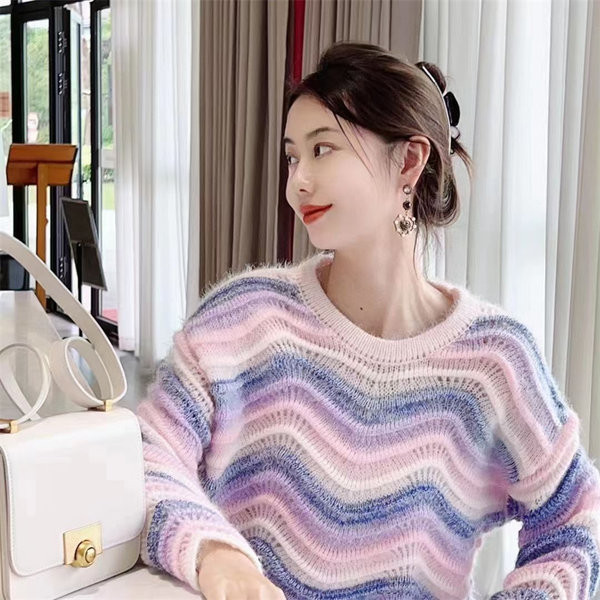 Ριγέ πουλόβερ εγκυμοσύνης με οβάλ λαιμόκοψη