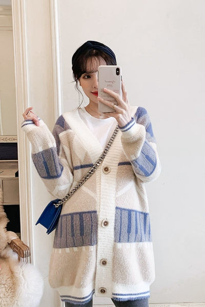 Коледен пуловер за бременни жени с копчета 