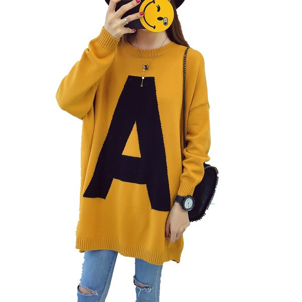 Bő női kismama pulóver hímzéssel