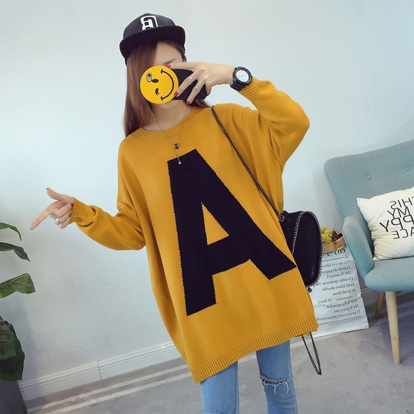 Bő női kismama pulóver hímzéssel