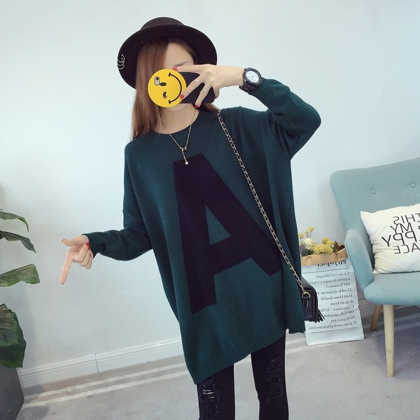 Bő női kismama pulóver hímzéssel