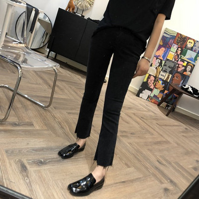 Дънки за бременни със скъсани мотиви