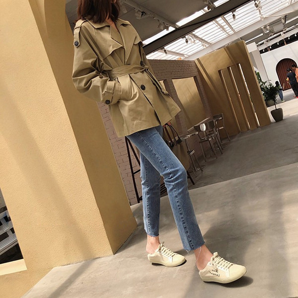 Дънки за бременни със скъсани мотиви