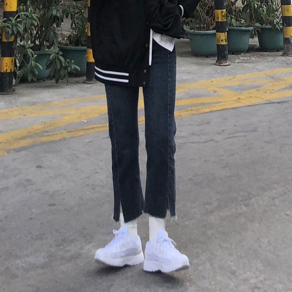 Γυναικείο τζιν με σκίσιμο 