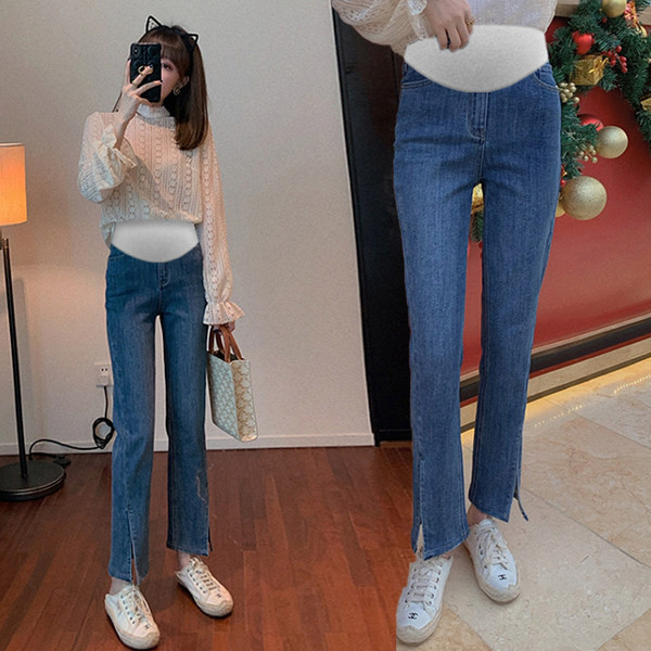 Terhes nőknek szánt széles farmermodell hasítékkal