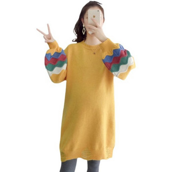 Есенен широк пуловер за бременни с овално деколте 